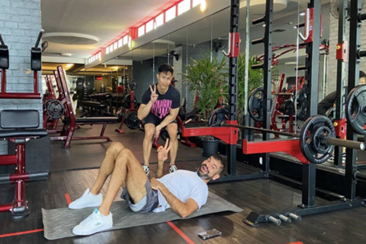 A one-on-one personal coaching session at Elite Training Center in Bangkok