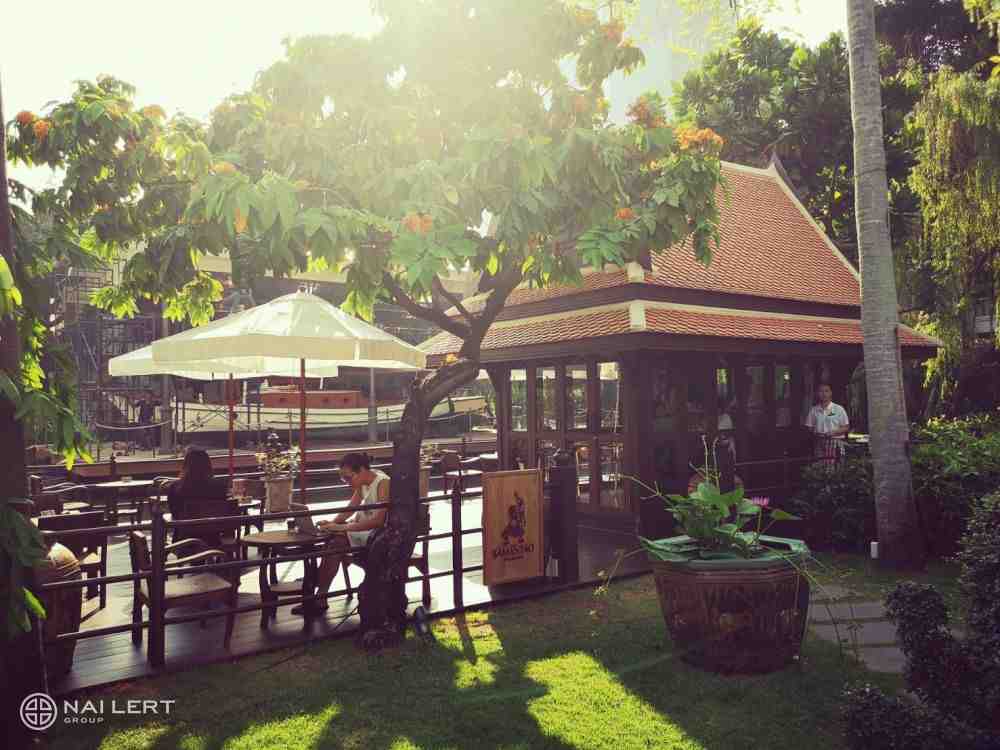 The outdoor seating area of Samantao Heritage Thai Coffee in Bangkok