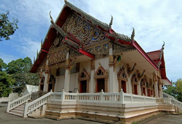 The exterior view of the Wat Pattanaram Temple in Surat Thani