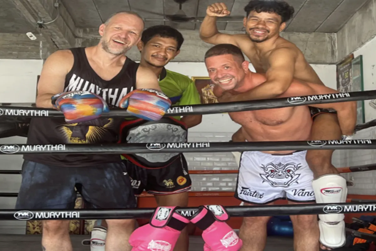 A candid shot of trainees and their instructors inside the ring at Chor Ratchawat MuayThai Bophut in Koh Samui