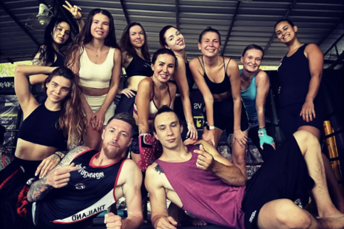 The women’s group of training at Tom Muay Thai Camp in Koh Samui