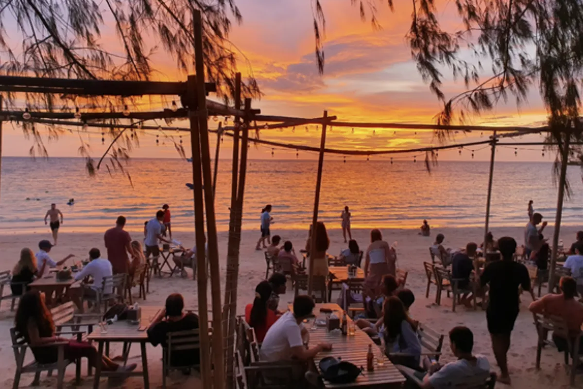 The sunset beach view over the Blue Water Cafe and Restaurant in Koh Tao